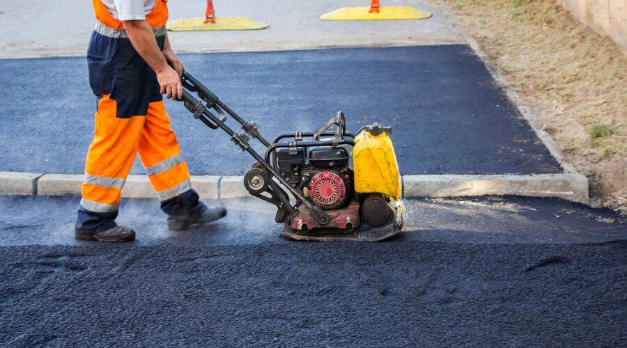 Professional gutter cleaning in Lakewood, WA